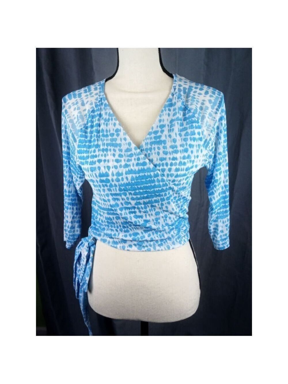 Luxe by Carmen Marc Valvo Wrap Top, Blue White 3/4 Sleeve, size 12 - Picture 1 of 4